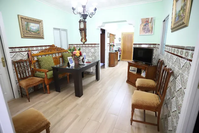Casa en planta baja para entrar a vivir con 3 dormitorios, cocina amplia, salón, comedor, 2 patios y lavadero — 10