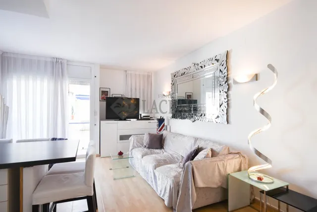 Sitges. Amplio piso primera línea de mar