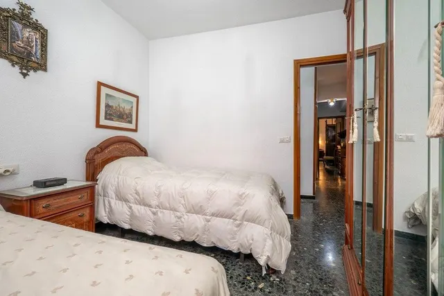 Pisazo en venta en calle Obispo Hurtado — 20