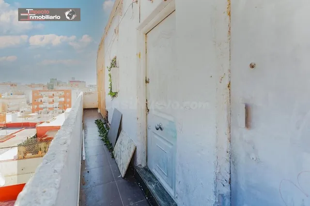 Piso OCUPADO en Venta para Reformar en Almería - Oportunidad