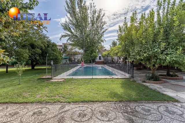 Espectacular Chalet en Ogijares - Ideal para Familias — 3