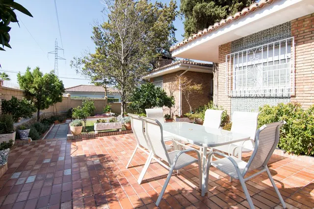 MAGNIFICO CHALET CON PISCINA EN COLINAS BERMEJAS — 24