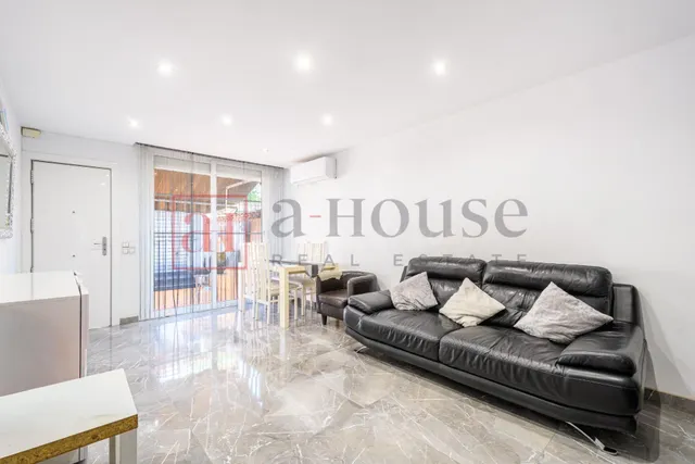 CHALET INDEPENDIENTE CON TERRAZA Y EXCELENTE UBICACIÓN EN EL