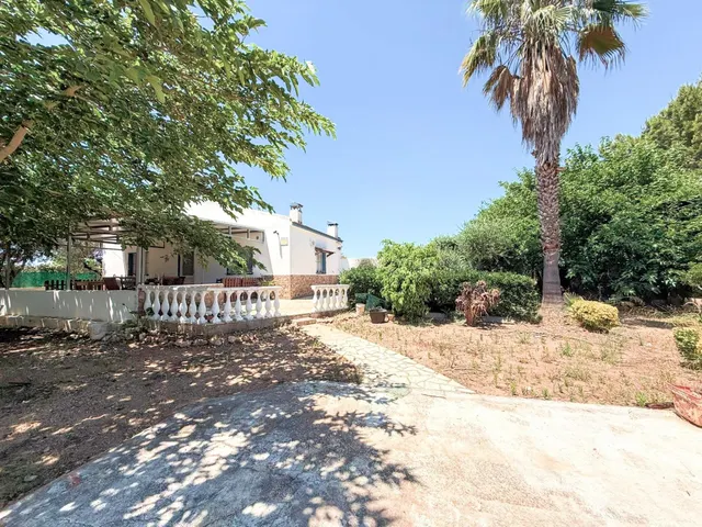 AMPLIA VIVIENDA CON PARCELA RÚSTICA DE 1.983 m2 A SOLO 3 MIN