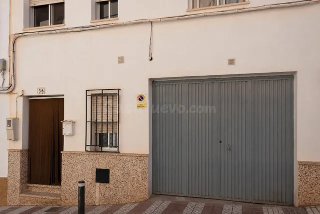 CASA CON GARAJE EN EL CENTRO DE LANJARÓN - foto 3