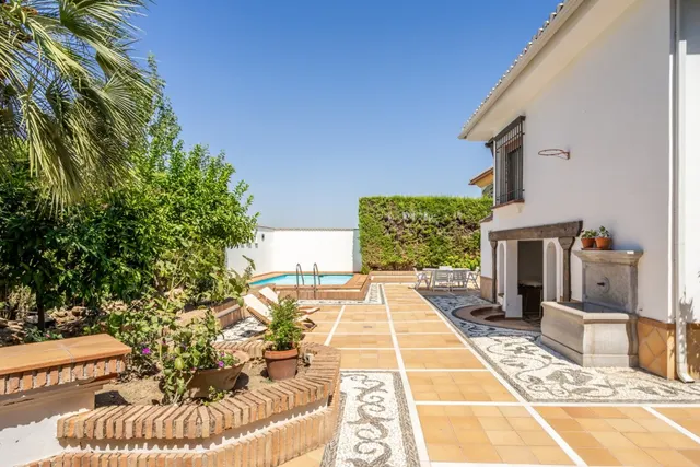 Chalet exclusivo en  una sola planta en el centro de La Zubia 5 dormitorios, piscina  y garaje — 9