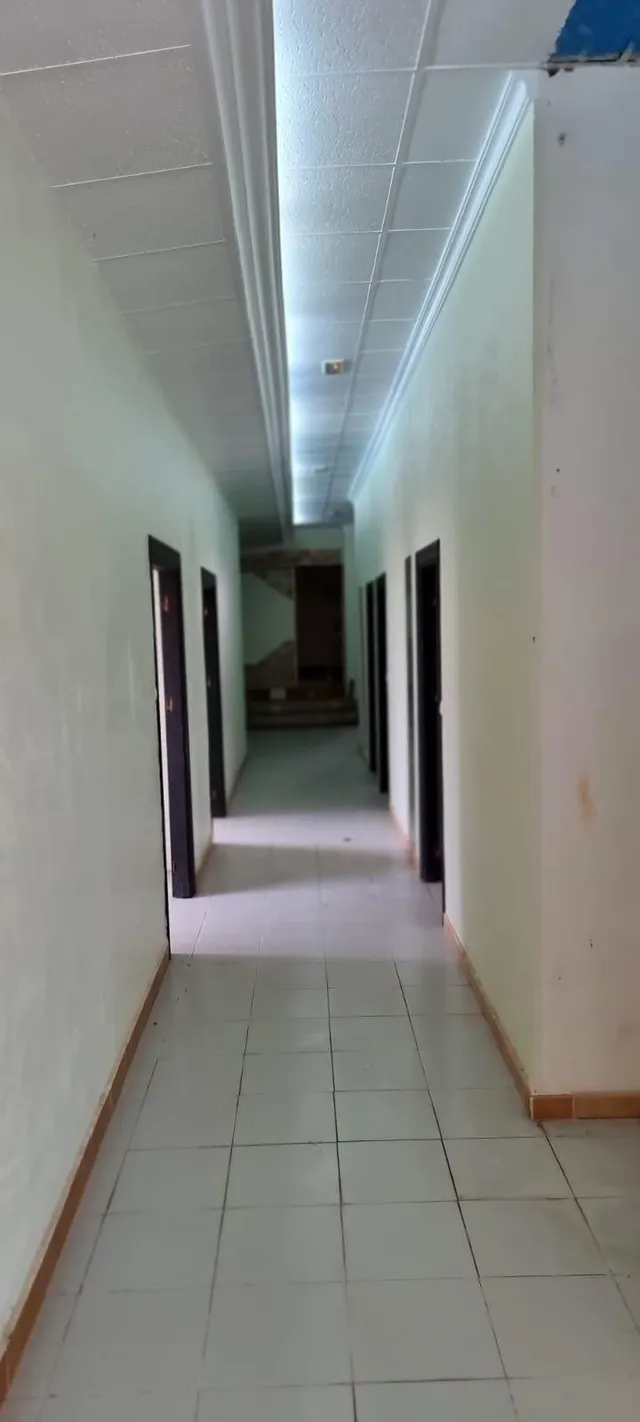 Edificio con piscina — 19