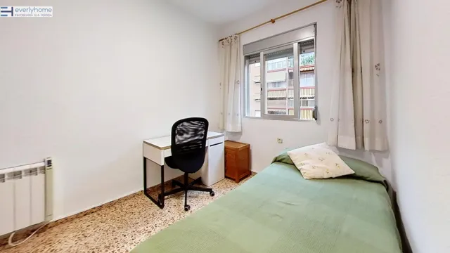 Piso totalmente exterior de 4 habitaciones con ascensor en  Ayora – Blasco Ibáñez — 22