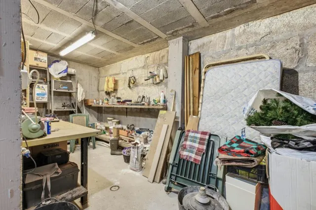 UNA JOYA EN PIEDRA GALLEGA EN EL CORAZÓN DE LAS RÍAS BAIXAS. 407 m2 construidos | Parcela: 1.626 m2 | Dormitorios: 4 | Baños: 3 — 62