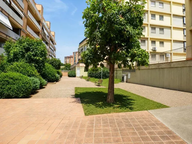 Amplia vivienda seminueva con dos terrazas, zona comunitaria y dos plazas de parking opcionales en la zona de Sagrada Família de Manresa — 20