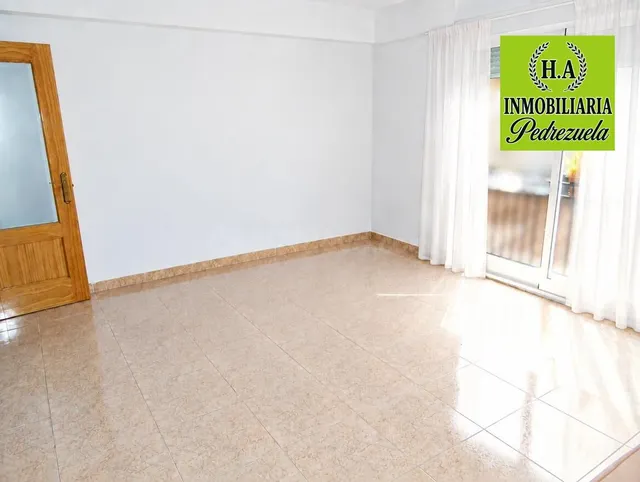 Oportunidad Única: Piso Luminoso en Pedrezuela con Plaza de Garaje — 4