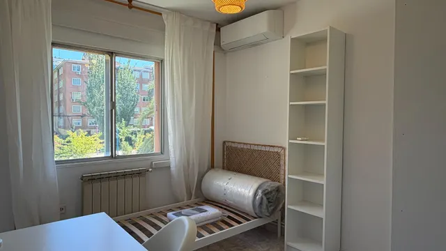 Piso de 4 dormitorios para estudiantes junto al metro en Móstoles — 7