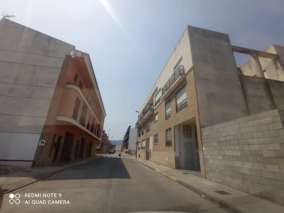 GARAJE PREPARADO PARA UN COCHE PEQUEÑO O MOTOCICLETA.