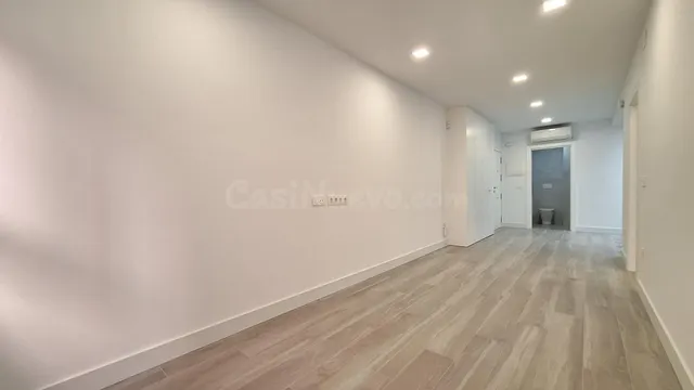 Apartamento SIN AMUEBLAR de un dormitorio y completamente reformado en la Plaza Cetina — 2