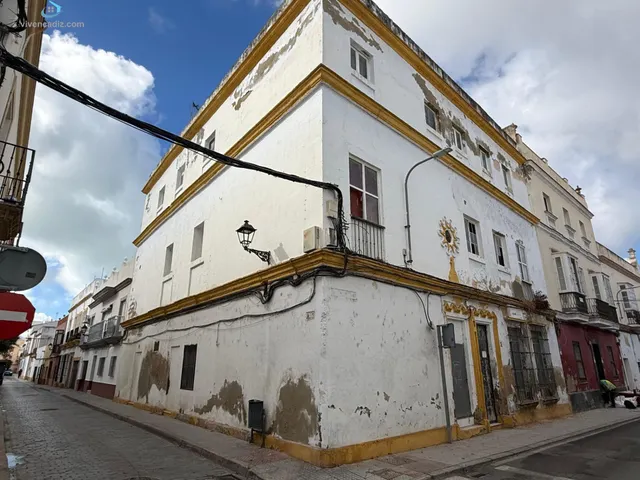 Edificio en el Centro de Puerto Real: Oportunidad para Inversores — 3
