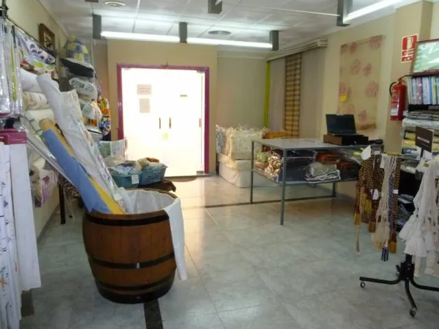 LOCAL COMERCIAL EN EL CASCO ANTIGUO — 3