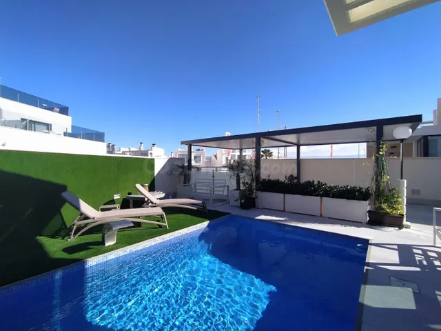 VILLA DE LUGO CON PISCINA PRIVADA EN LAS LOMAS DE CABO ROIG  - foto 3