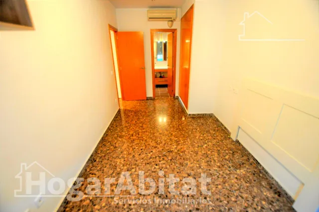 Excelente oportunidad en este amplio piso exterior con balcón, garaje y trastero — 16