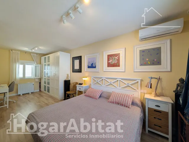 ¡Cerca del mar! Precioso Adosado reformado en residencial, con solarium, piscina comunitaria y garaje — 25