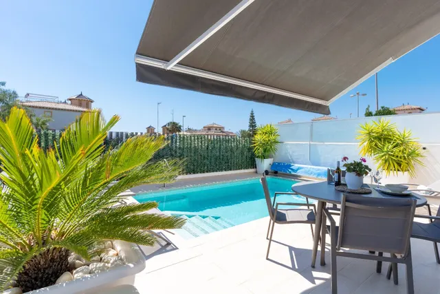 VILLA DE LUJO CON VISTAS AL MAR, PISCINA PRIVADA Y SOLARIUM 