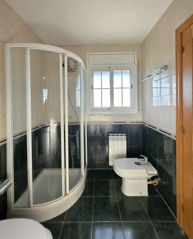 Chalet esquinero adosado en Vilafortuny — 24