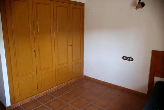 MASIA VALLADA CON PISCINA, ZONA PARA CABALLOS Y MAS DE 2 HECTAREAS DE TERRENO — 34