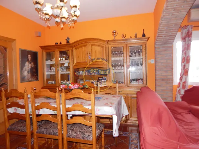 OPORTUNIDAD AMPLIO CHALET CON PISCINA MUY PRÓXIMO A LA POBLACION DE ONTINYENT — 8