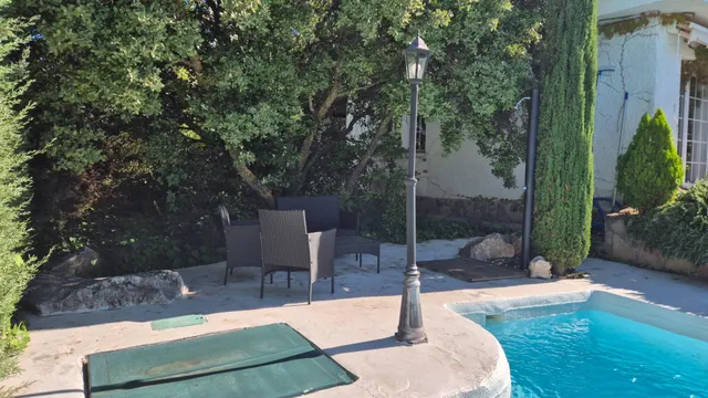 Precioso chalet con espectacular piscina y jardín autóctono — 15