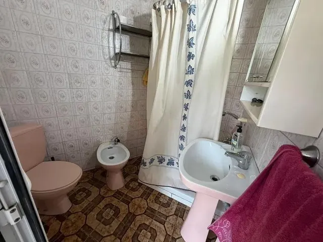 CHALET ADOSADO A REFORMAR, ESQUINERO CON SALIDA A DOS CALLES — 20