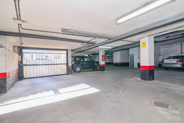 Plaza de Garaje en Cajar - Ideal para Su Vehículo — 8