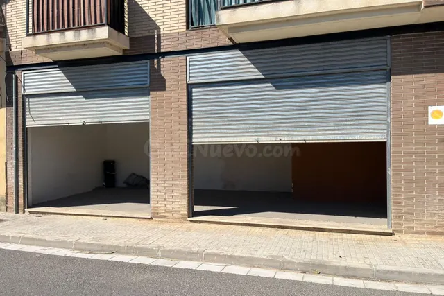 Local comercial en Deltebre de 37 m2 con baño - foto 2