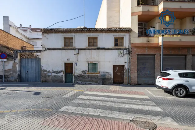 Atención promotores. Casa para derribar y hacer bloque de hasta 720 m2 de obra en Maracena centro — 3