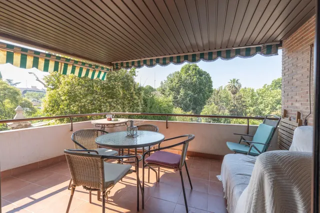 Exclusivo piso señorial con terraza en el Paseo del Salón (Cuesta de Escoriaza), con cochera y trastero. — 5