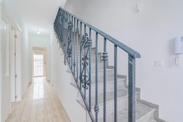 Moderno Adosado en Lachar, Ideal para Familias — 9