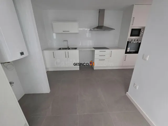 PISO EN TERCERA PLANTA SIN AMUEBLAR MUY CÉNTRICO - foto 4