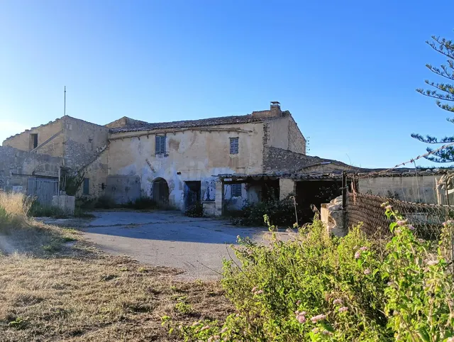 Finca Histórica de 46.437 m2: y con una construcción de 973m