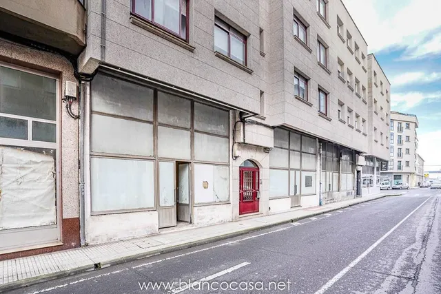 ¡Oportunidad única en la Calle Gran Vía de Carballo!