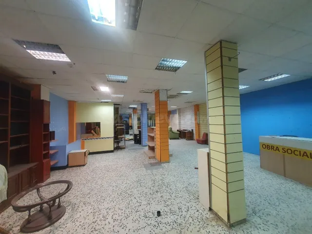 LOCAL COMERCIAL DISPONIBLE EN C/JOSE MARIA DE PEREDA - foto 5