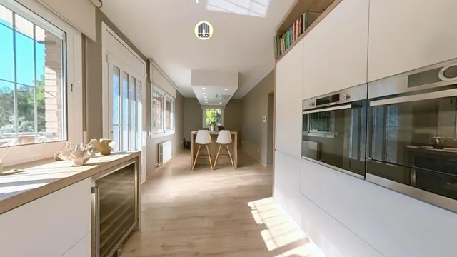 Casa reformada de tres plantas con piscina, jacuzzi, gimnasio, sauna  y vistas a parque natural — 16