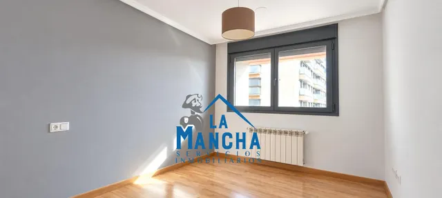 *950€ al mes* inmobiliaria la mancha alquila piso facultad de medicina de Albacete — 15