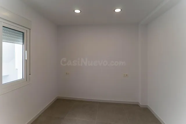 Apartamento en zona céntrica con plaza de parking y amplia t - foto 5