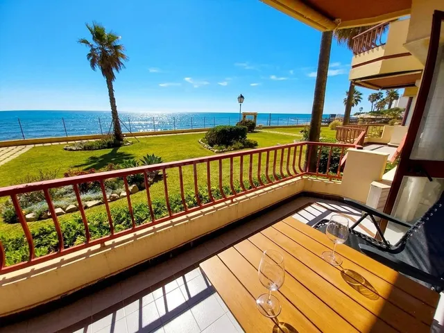"Exclusivo apartamento completamente frontal al mar, situado