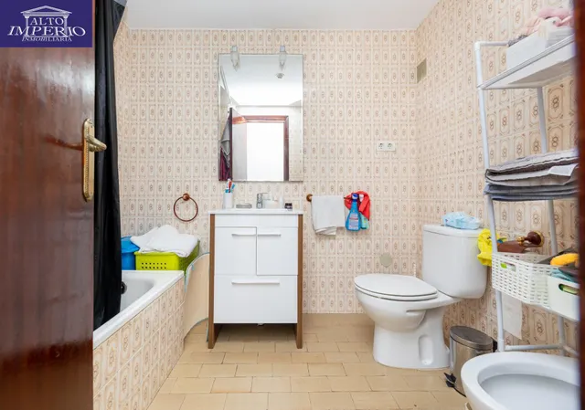 En Venta Piso de 4 dormitorios con ascensor, ideal para reformar a tu gusto. — 19
