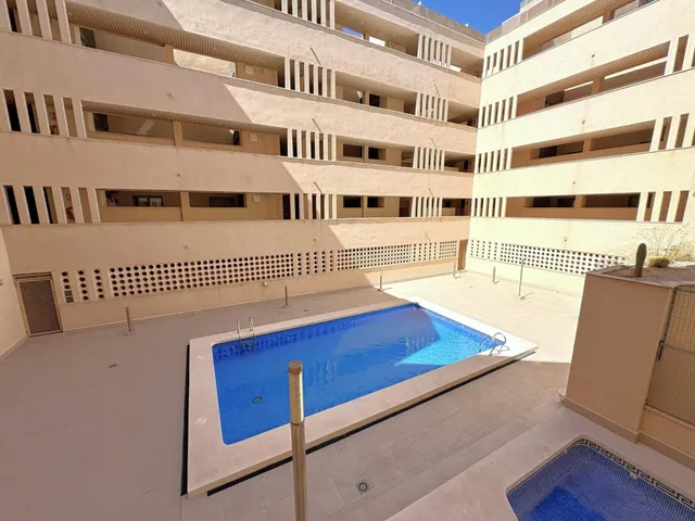 Apartamento moderno y espacioso en primera línea de mar junto a Playa del Cura. ¡3 dormitorios, 2 baños, balcón con vistas al mar (sureste) y piscina comunitaria! — 41
