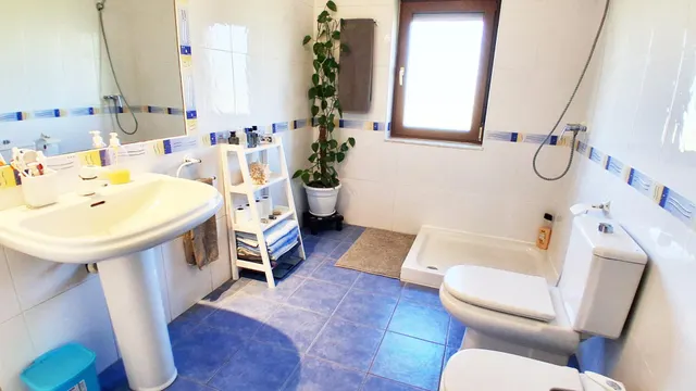 Urbis te ofrece un chalet en venta en Ciudad Rodrigo, Salamanca. — 42