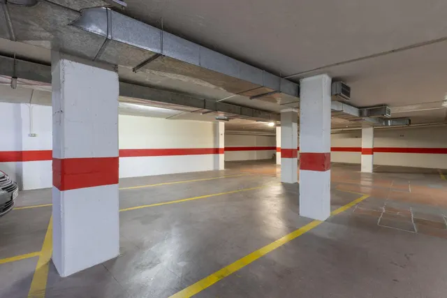 Ideal inversores!!! 35 plazas de aparcamiento y 5 trasteros, todo alquilado — 23