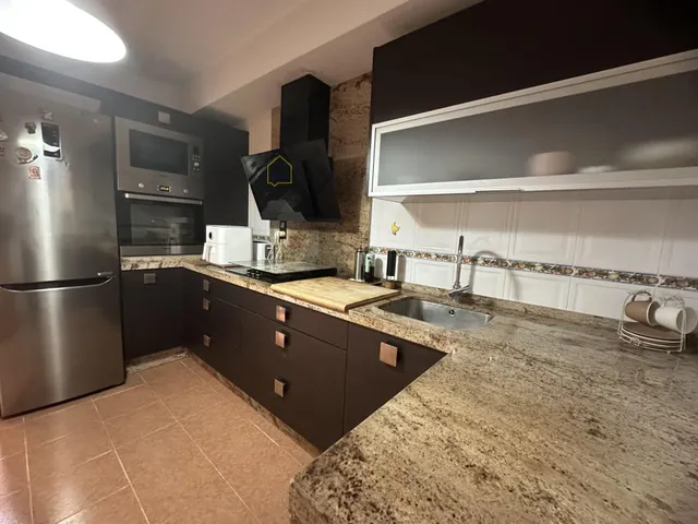 Dúplex de 4 dormitorios, cochera y patio en San José — 11
