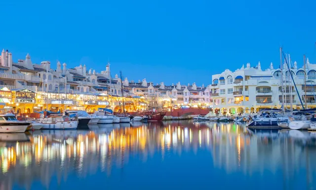 Ático dúplex en Puerto Marina - Benalmádena - foto 2