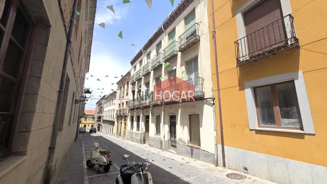 EDIFICIO EN VENTA EN LA ZONA AMURALLADA DEL CHICO, ÁVILA - foto 2