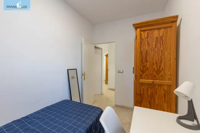 Piso ideal para inversión con alta rentabilidad junto a facultades de  Cartuja en Granada — 10